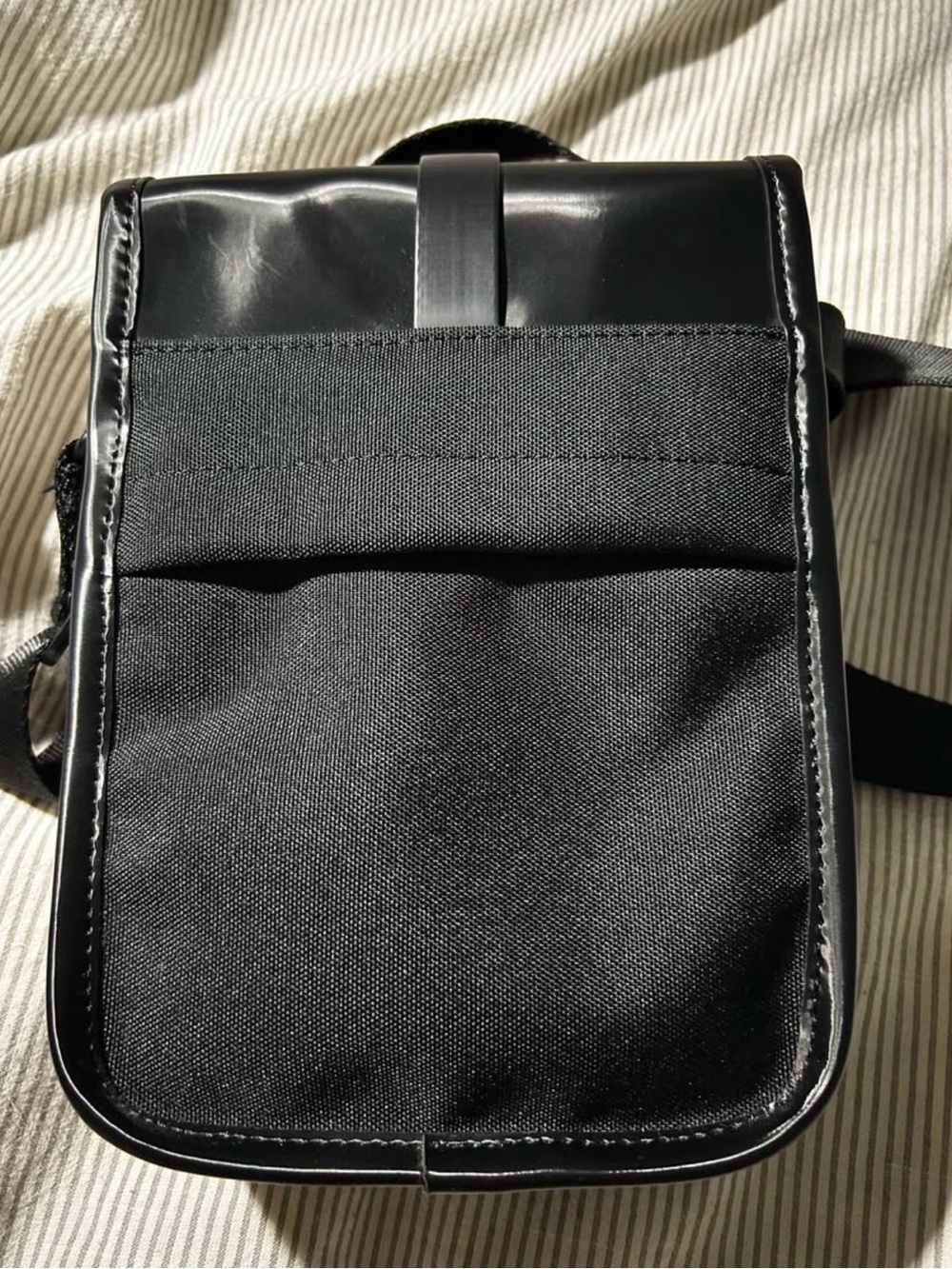 RAINS cross body bag - Picture 2 of 3